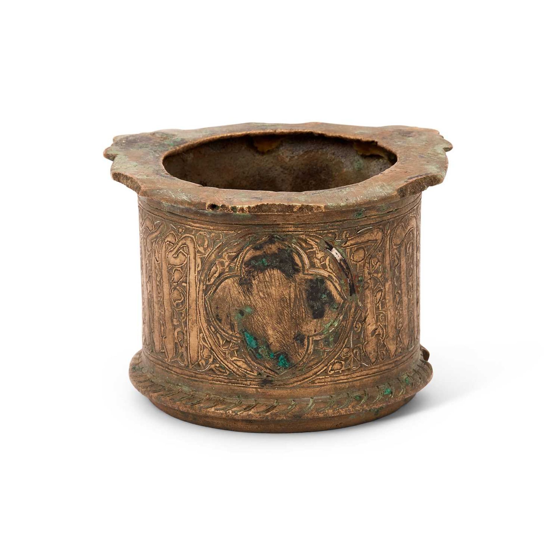 A MAMLUK STYLE SILVER INLAID BRONZE VESSEL - Image 2 of 3