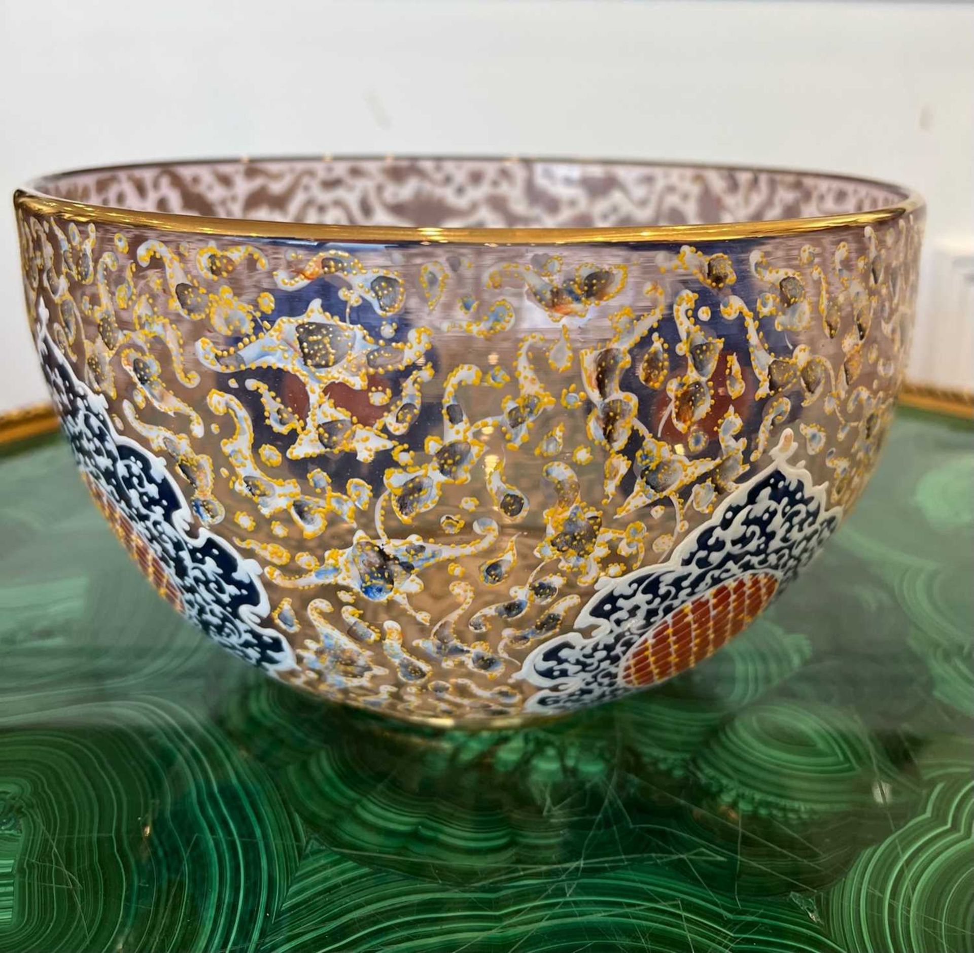 A PERSIAN STYLE ENAMELLED GLASS BOWL - Image 7 of 7