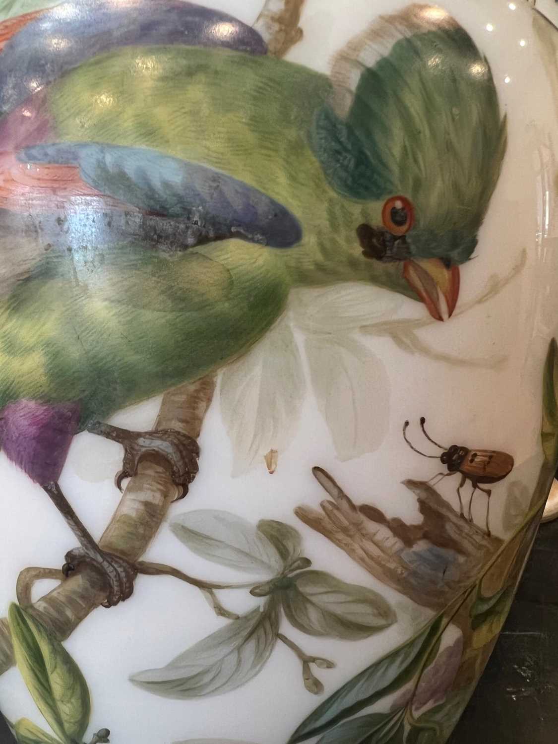 ATTRIBUTED TO BACCARAT: A RARE MID 19TH CENTURY OPALINE GLASS VASE DECORATED WITH EXOTIC BIRDS - Image 11 of 12