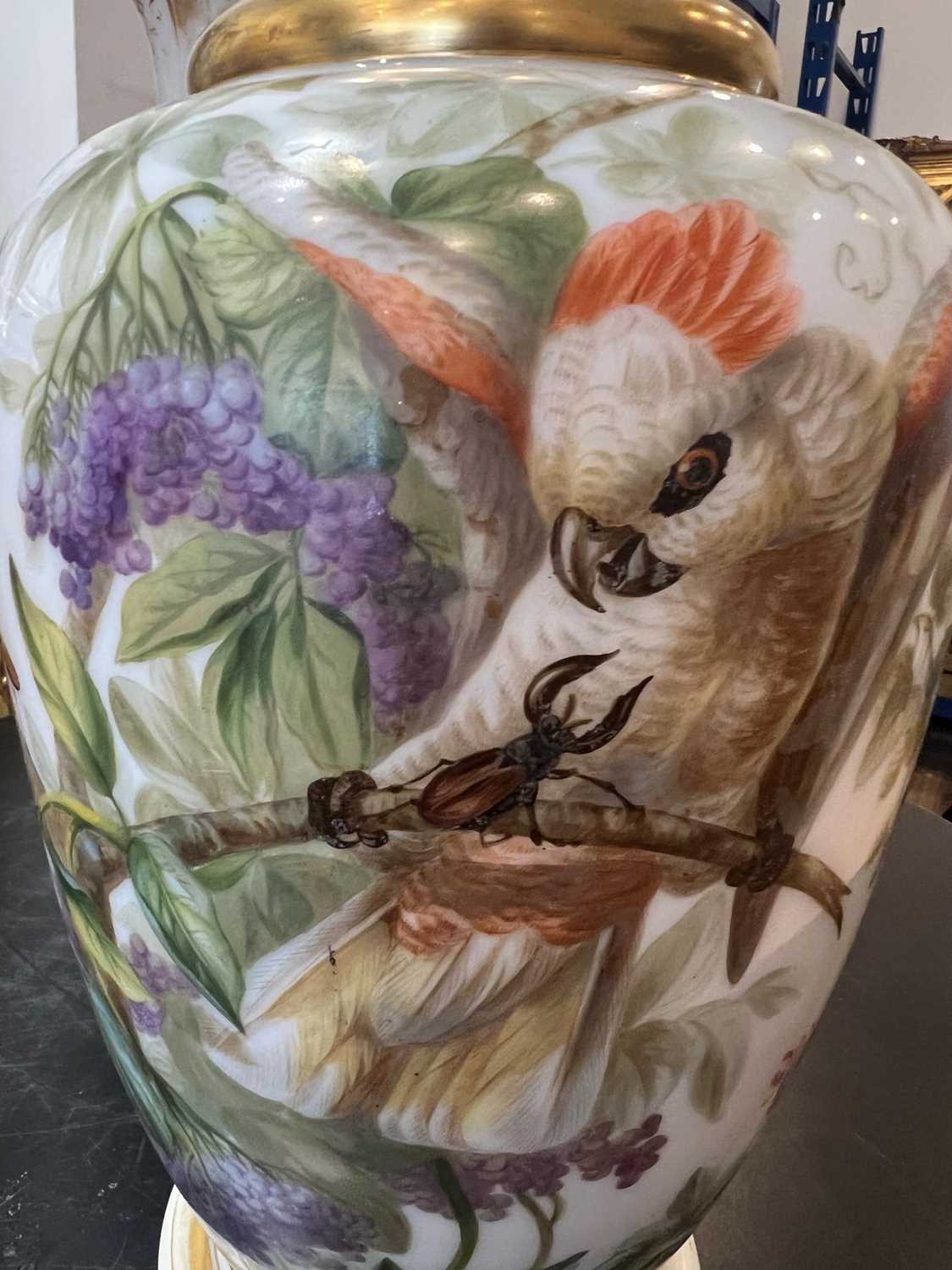 ATTRIBUTED TO BACCARAT: A RARE MID 19TH CENTURY OPALINE GLASS VASE DECORATED WITH EXOTIC BIRDS - Image 6 of 12