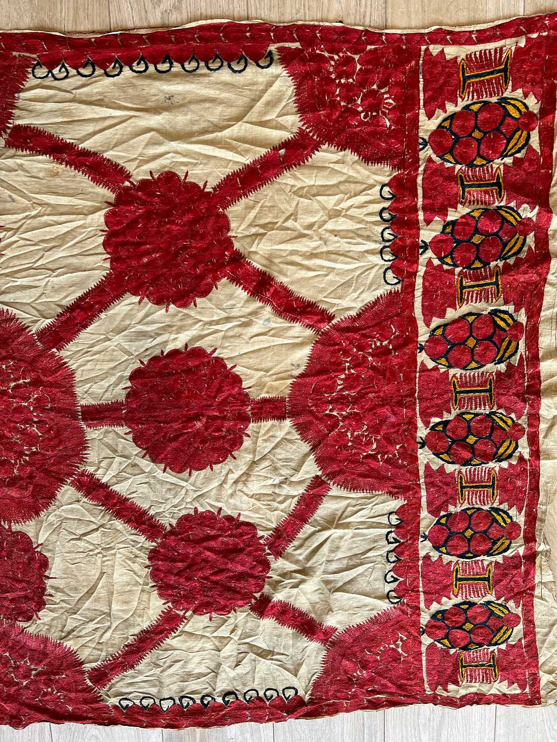 AN EARLY 19TH CENTURY INDIAN EMBROIDERED BED COVERLET - Image 3 of 3