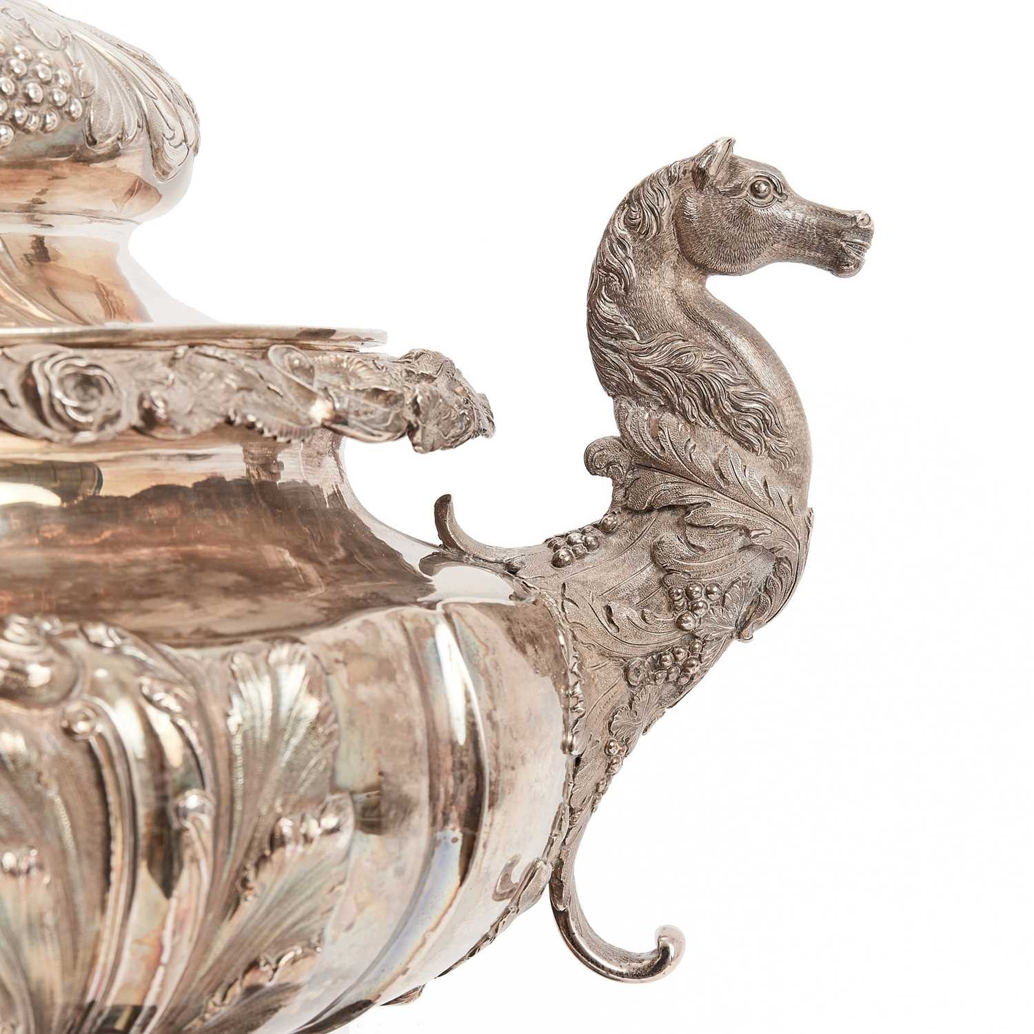 A FINE AND LARGE 19TH CENTURY SILVER EQUESTRIAN TROPHY CUP, WILLIAM IV, 1831 - Image 4 of 4