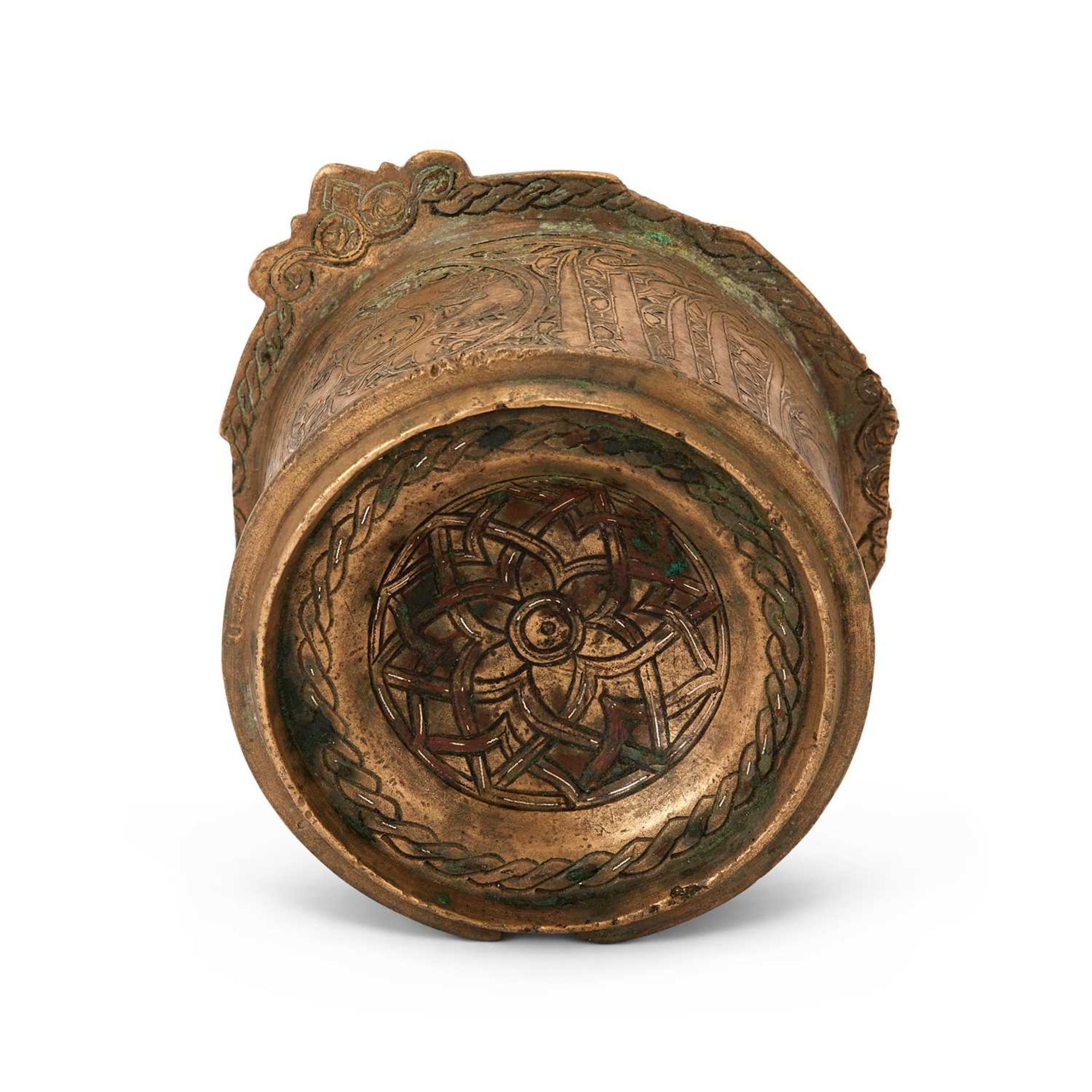 A MAMLUK STYLE SILVER INLAID BRONZE VESSEL - Image 3 of 3