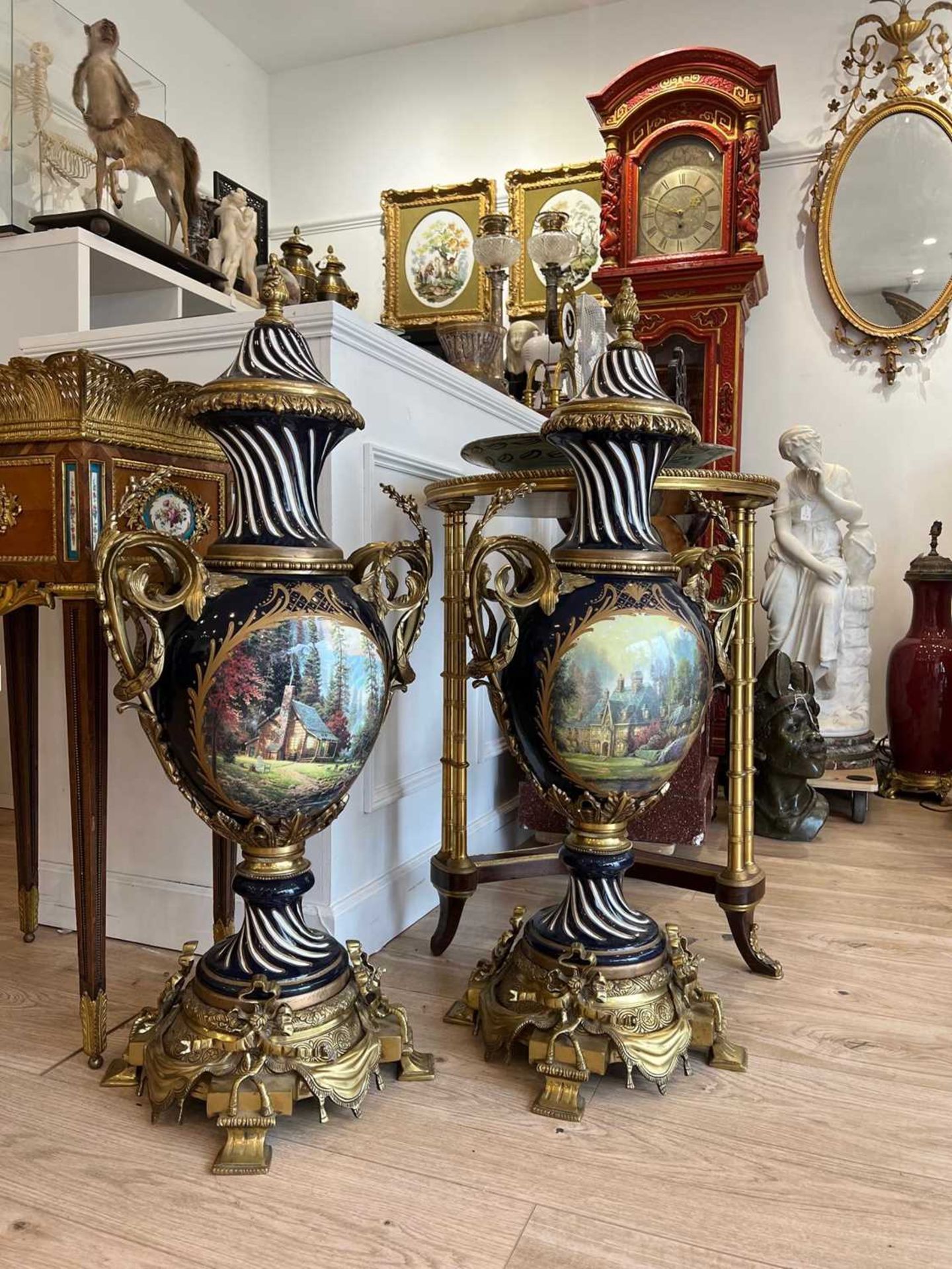 A VERY LARGE PAIR OF LOUIS XVI STYLE PORCELAIN AND GILT BRONZE VASES AND COVERS - Bild 3 aus 3