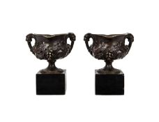 A PAIR OF SMALL 19TH CENTURY GRAND TOUR TYPE BRONZE URNS