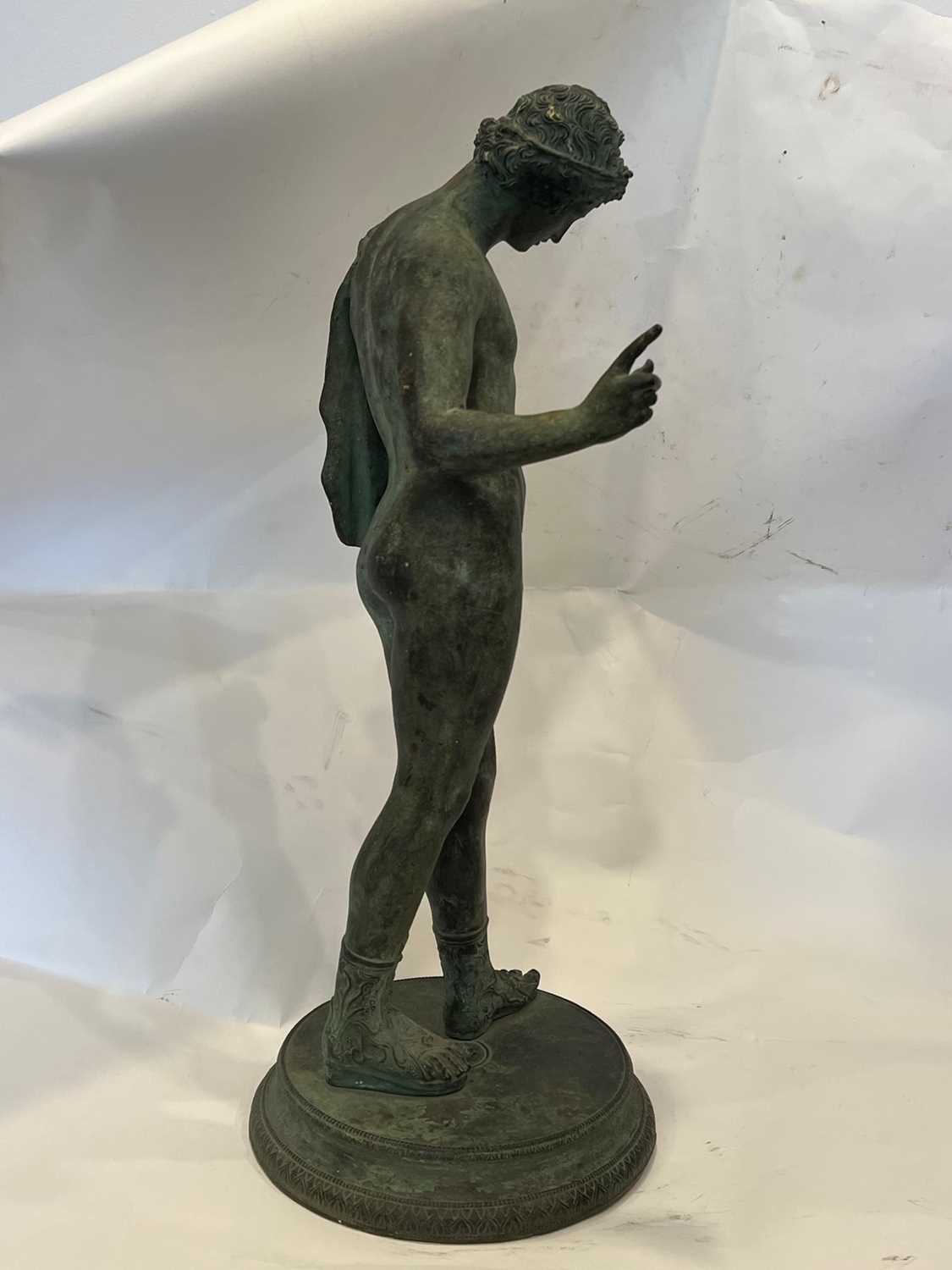 A 19TH CENTURY GRAND TOUR BRONZE FIGURE OF NARCISSUS, AFTER THE ANTIQUE - Image 3 of 6