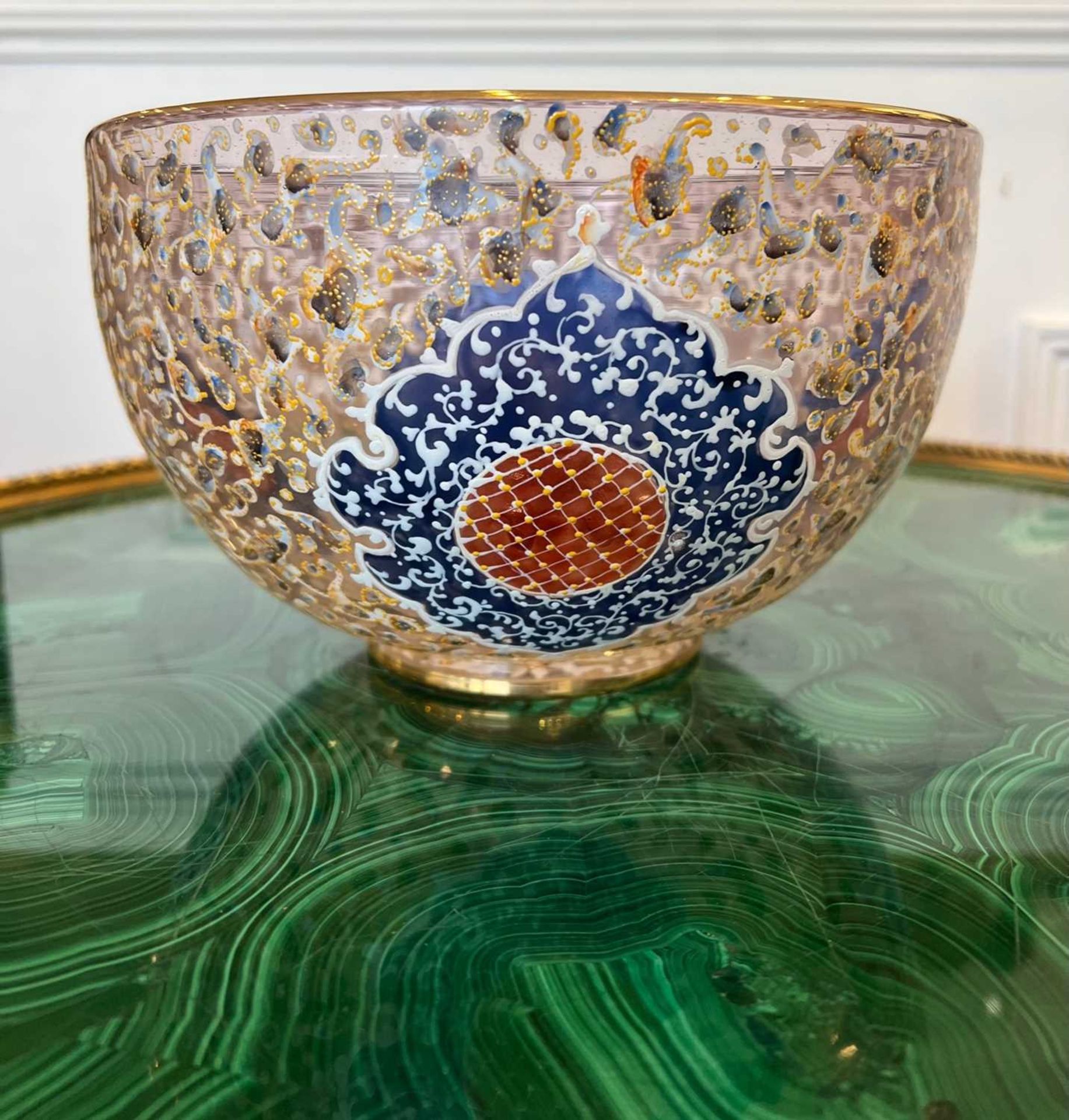 A PERSIAN STYLE ENAMELLED GLASS BOWL - Image 6 of 7