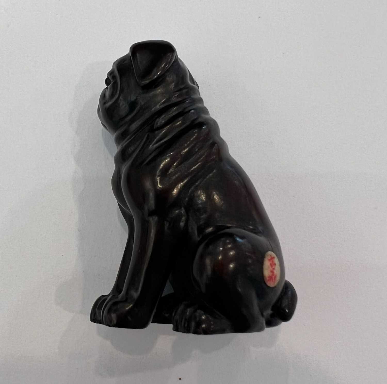 A CARVED HARDWOOD NETSUKE OF A PUG DOG - Image 2 of 5