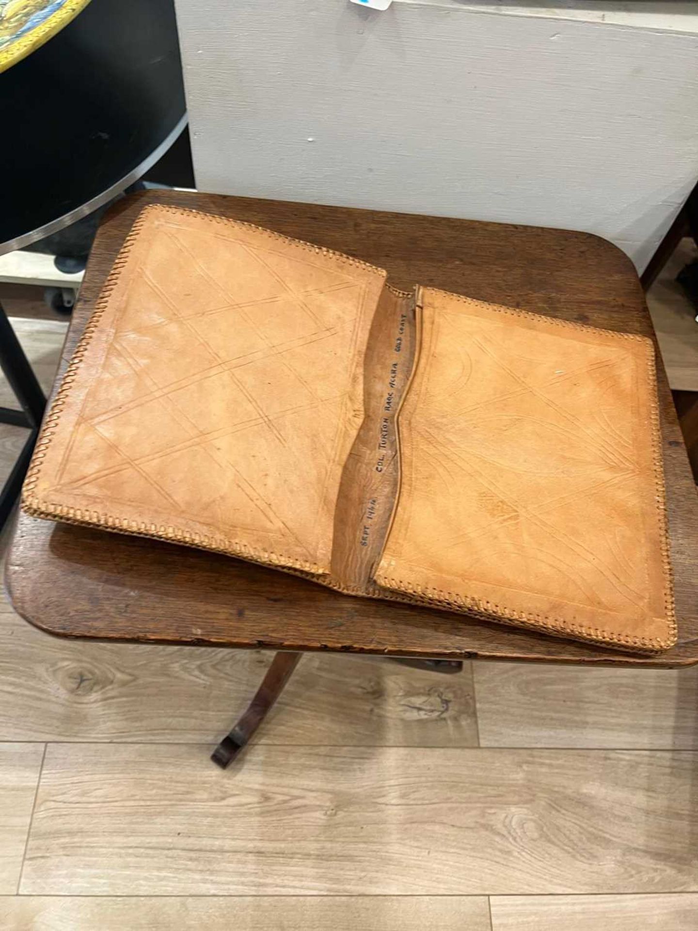 A 1940'S CROCODILE SKIN DOCUMENT HOLDER TOGETHER WITH TWO OTHER ITEMS - Image 2 of 5