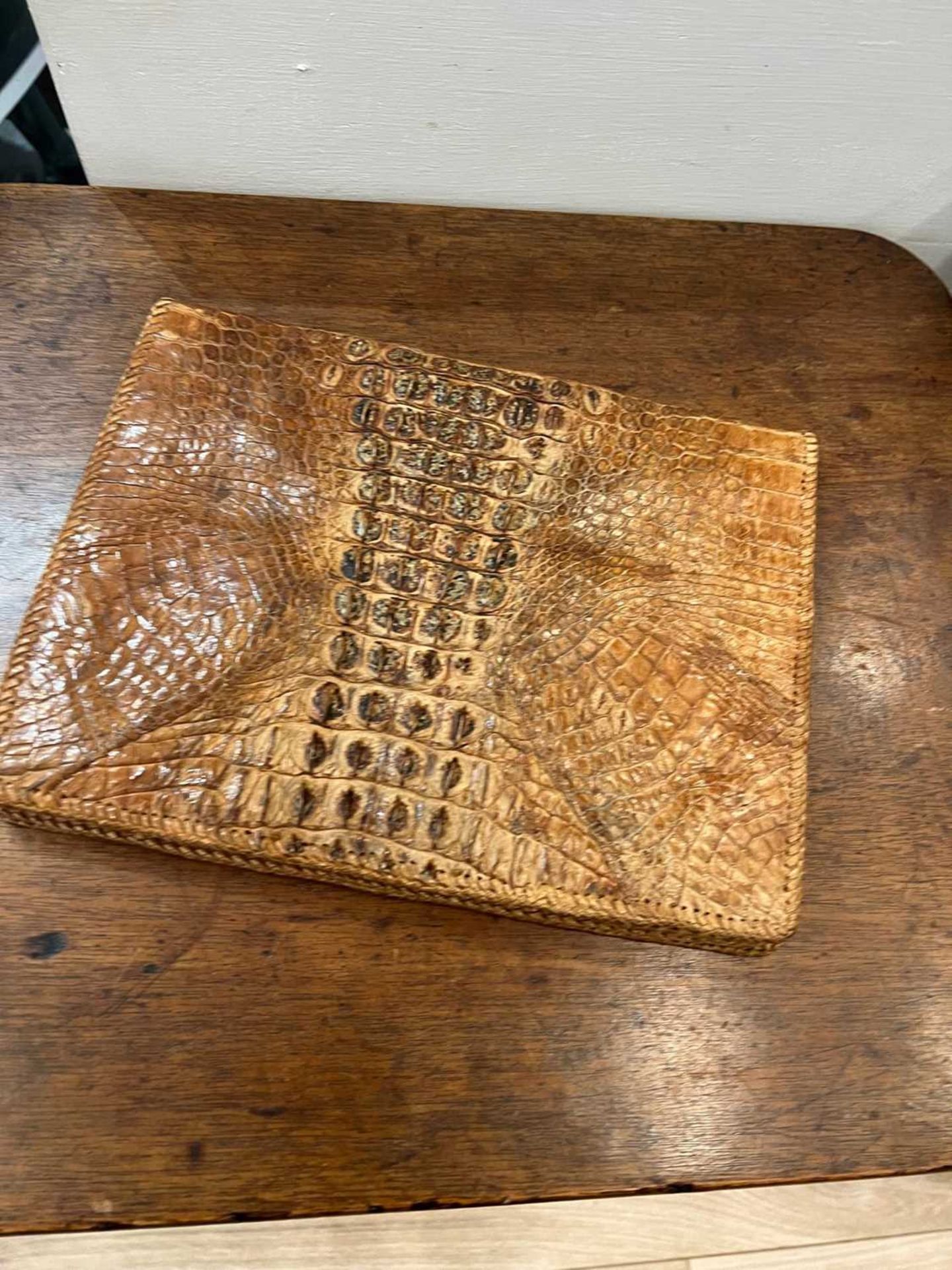 A 1940'S CROCODILE SKIN DOCUMENT HOLDER TOGETHER WITH TWO OTHER ITEMS - Image 3 of 5