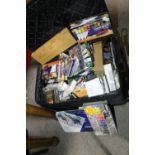 A SUITCASE OF ARTISTS ACCESSORIES TO INCLUDE OIL PAINTS, PENCILS ETC SOME IN ORIGINAL PACKAGING