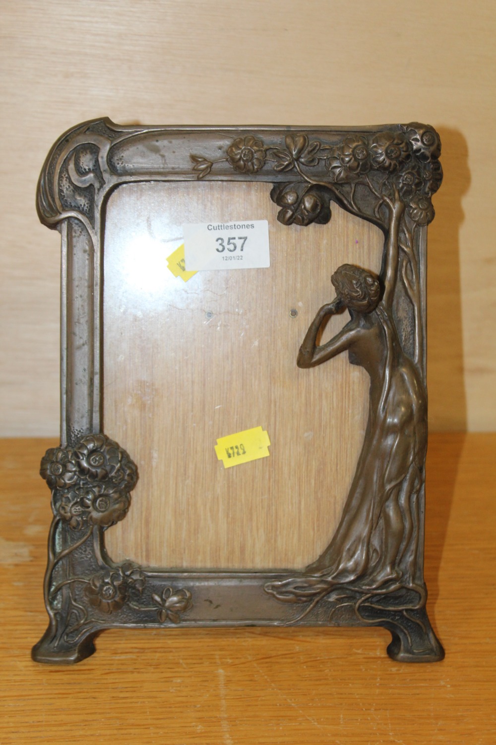 A MODERN ART NOUVEAU STYLE PHOTO FRAME - REBATE SIZE 20 CM BY 15 CM