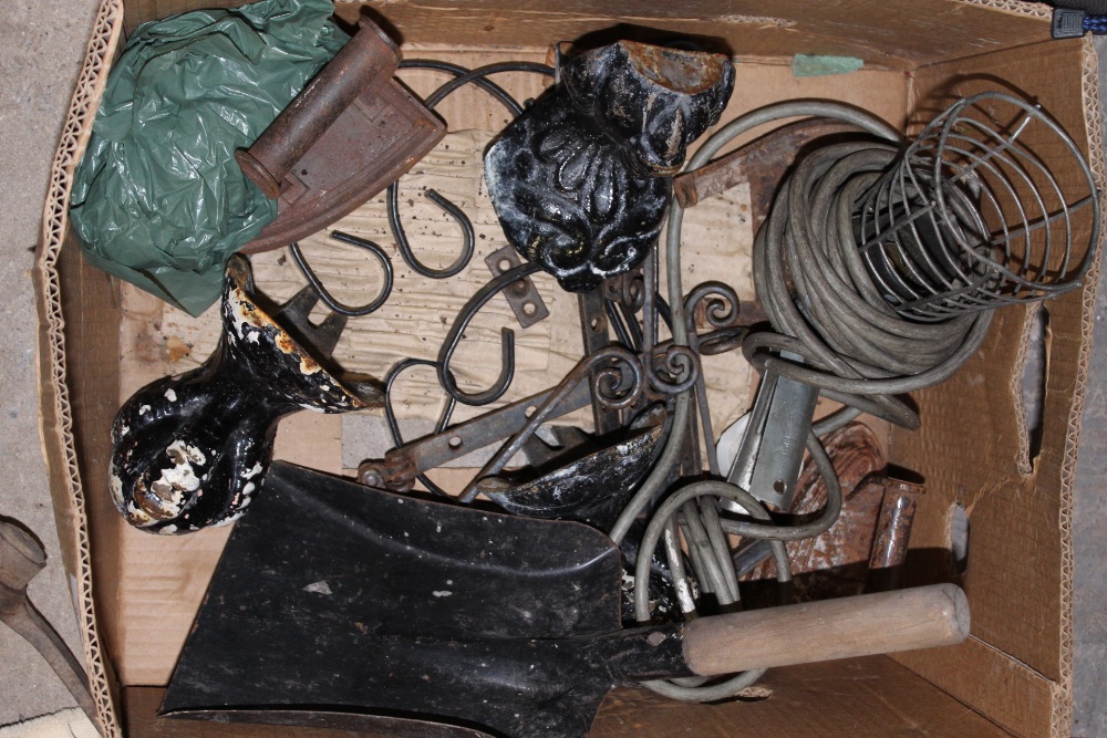 A SELECTION OF METALWARE, TOOLS ETC TO INCLUDE MILITARY TROWELS, FLAT IRONS ETC - Image 3 of 4