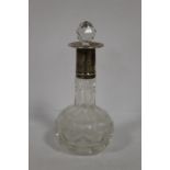 AN ANTIQUE SILVER MOUNTED SCENT BOTTLE