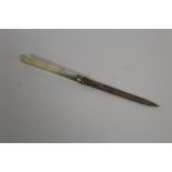 A VICTORIAN HALLMARKED SILVER PAPER KNIFE WITH MOTHER OF PEARL HANDLE, HALLMARKED BIRMINGHAM 1887