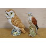 A BESWICK KESTREL FIGURE TOGETHER WITH A BESWICK LARGE BARN OWL FIGURE