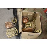 A BOX OF VINTAGE METALWARE TO INCLUDE A SMALL COPPER KETTLE, BRASS CANDLESTICKS ETC.