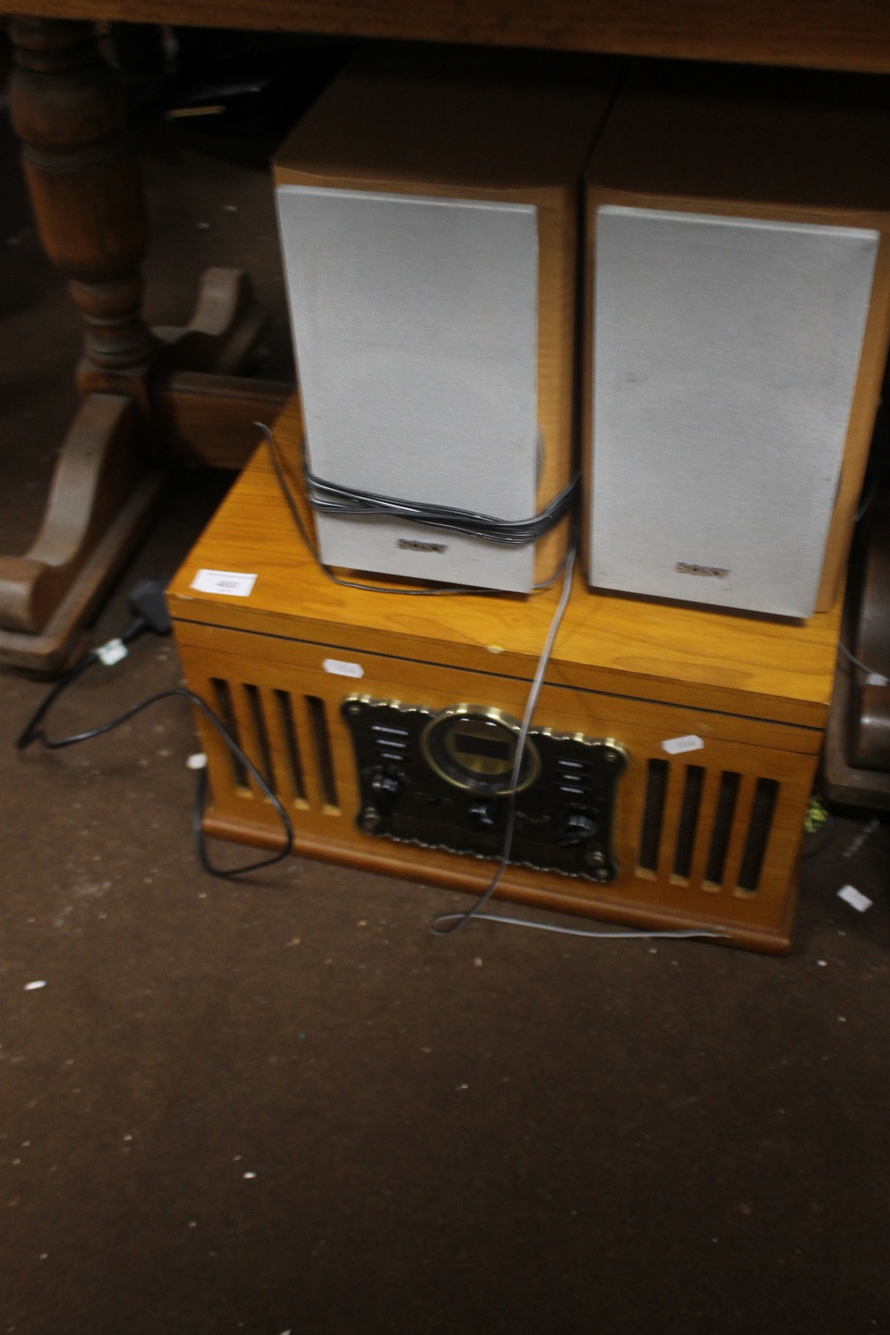 A SONY HI FI AND SPEAKERS