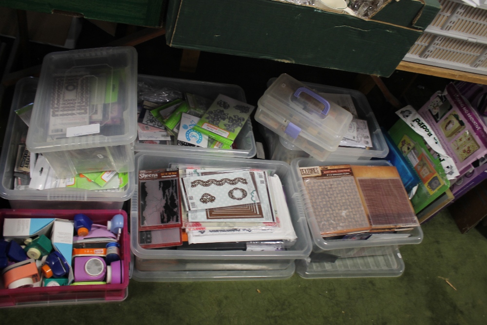 A QUANTITY OF CRAFT MAKING ACCESSORIES