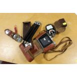 A SELECTION OF LEATHER CASED VINTAGE PHOTOGRAPHY FIELD ITEMS, CONSISTING OF A HANIMEX SEKONIC