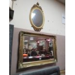 A MODERN GILT FRAMED WALL MIRROR, OVERALL 66 X 90 CM, TOGETHER WITH A SMALLER OVAL EXAMPLE (2)