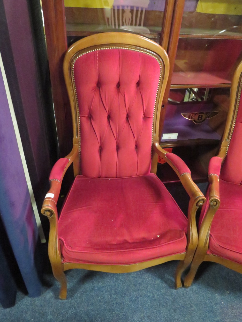 A PAIR OF MODERN UPHOLSTERED CHAIRS - Image 3 of 4