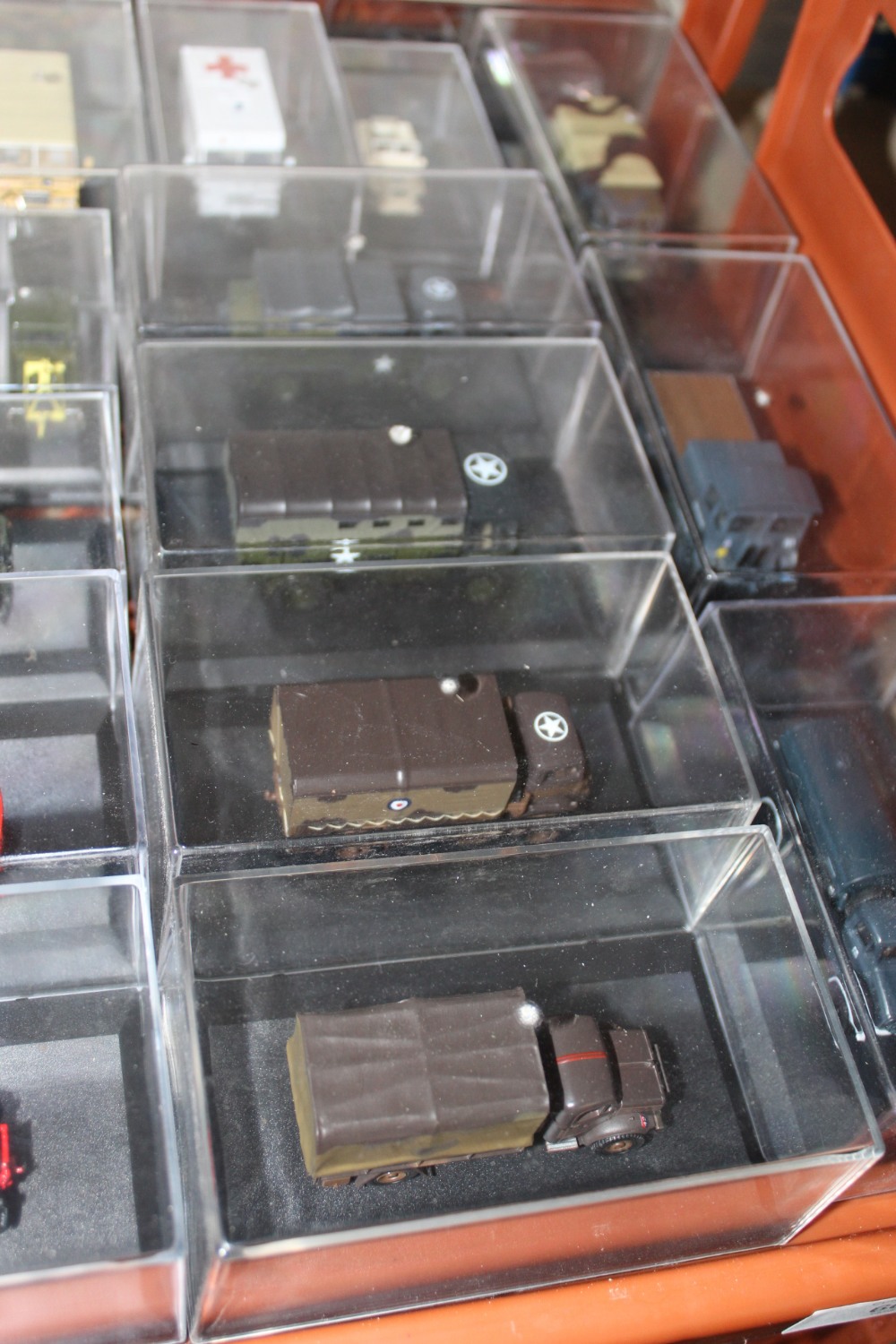 TWO TRAYS OF OXFORD DIE CAST MODEL CARS, TANKS, ETC. - Image 6 of 7