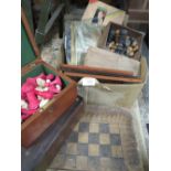 A TRAY OF VINTAGE GAMES ETC TO INCLUDE A SELECTION OF VINTAGE CHESS PIECES