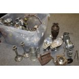 A LARGE BOX OF ASSORTED METALWARE TO INCLUDE CUTLERY