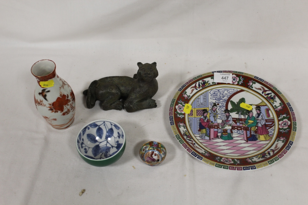 A SMALL QUANTITY OF ORIENTAL STYLE CERAMICS TOGETHER WITH A MODEL OF A TIGER