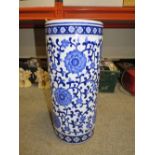 A BLUE AND WHITE UMBRELLA / STICK STAND, APPROX HEIGHT 45 CM