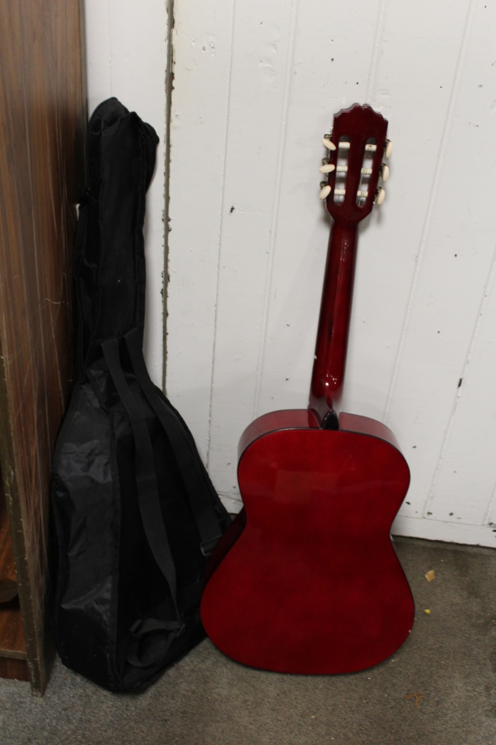 A CHILDS MIGUEL ALMERA PURE SERIES CLASSIC ACOUSTIC GUITAR IN CHERRY RED FINISH, WITH SOFT CARRY - Image 4 of 4