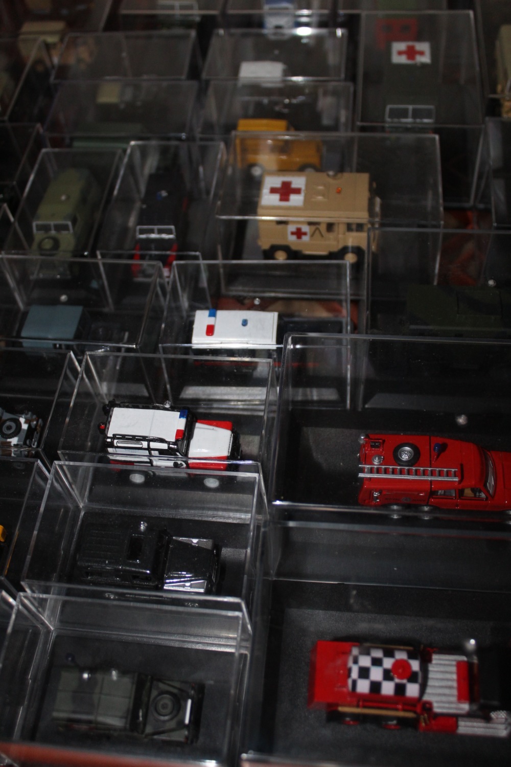 TWO TRAYS OF OXFORD DIE CAST MODEL CARS, TANKS, ETC. - Image 7 of 7