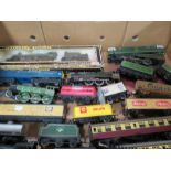 TWO TRAYS OF MODEL RAILWAY TO INCLUDE LOCOMOTIVES, CARRIAGES ETC. (MANY FOR SPARES AND REPAIRS)