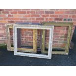 A SELECTION OF FOUR ANTIQUE PICTURE FRAMES TO INCLUDE WOODEN AND GILT EXAMPLES