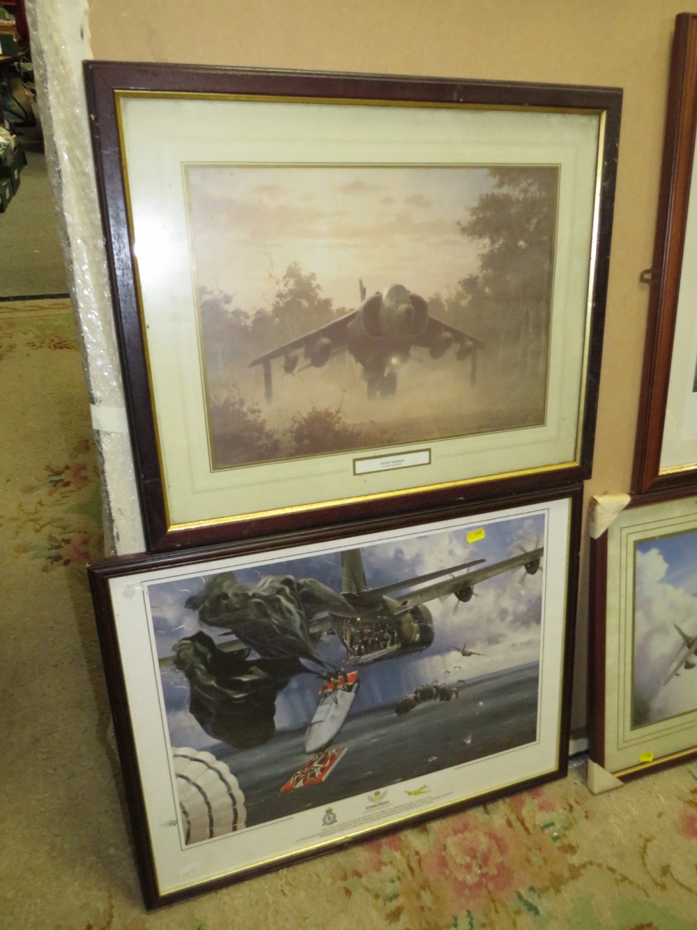 A COLLECTION OF FRAMED AND GLAZED AVIATION PRINTS TO INCLUDE AN RAF LIMITED EDITION 'ESTNE FINIS - Image 2 of 3