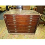 A VINTAGE SEVEN GRADUATING DRAWER PLAN CHEST WITH LOCKING BARS H-80 W-99 D-67 CM - NO KEYS A/F