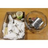 A TRAY OF COLLECTABLES TO INCLUDE MOTHER OF PEARL KNIFE RESTS