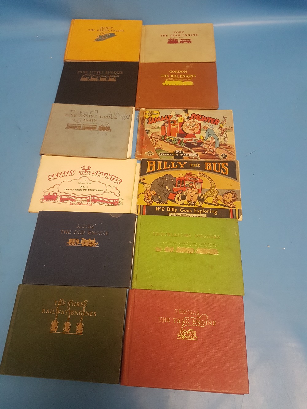 A SMALL QUANTITY OF VINTAGE CHILDRENS BOOKS TO INCLUDE EARLY ISSUES OF 'THOMAS THE TANK ENGINE'