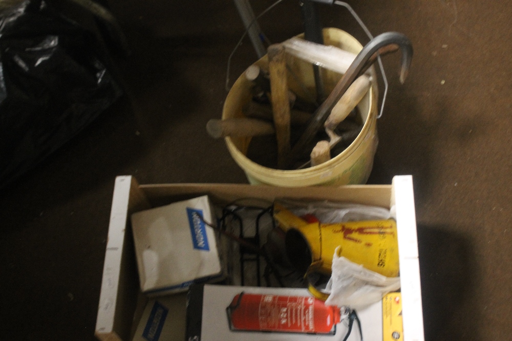 A TUB OF TOOLS TO INCLUDE HAMMERS, TROWELS, CROW BAR ETC. TOGETHER WITH A TRAY OF TOOLS TO INCLUDE