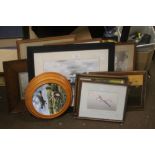 A QUANTITY OF FRAMED PICTURES AND PRINTS AND TWO FRAMED PICTURE PLATES