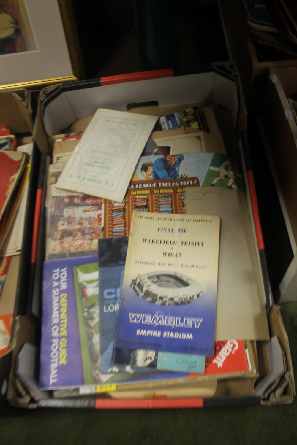 FOUR TRAYS OF FOOTBALL RELATED ITEMS TO INCLUDE PROGRAMMES, PHOTOGRAPHS, MAGAZINES, BOOKS ETC. ( - Image 5 of 7