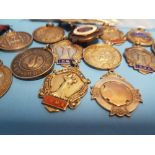 A QUANTITY OF BRITISH COPPER COINS, SWIMMING AND DANCING MEDALS ETC