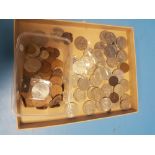 A TRAY OF ASSORTED COINS