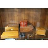 A COLLECTION OF WOODEN LIDDED BOXES TO INCLUDE AN ANTIQUES ROSEWOOD JEWELLERY EXAMPLE (7)