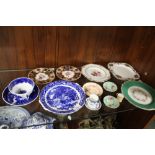 A COLLECTION OF ROYAL WORCESTER CERAMICS ETC TO INCLUDE CABINET PLATES, CUP AND SAUCERS ETC