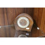 AN ART DECO STYLE MANTEL CLOCK WITH KEY