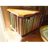 A VINTAGE MAHOGANY TABLETOP ROTATING BOOK RACK AND CONTENTS