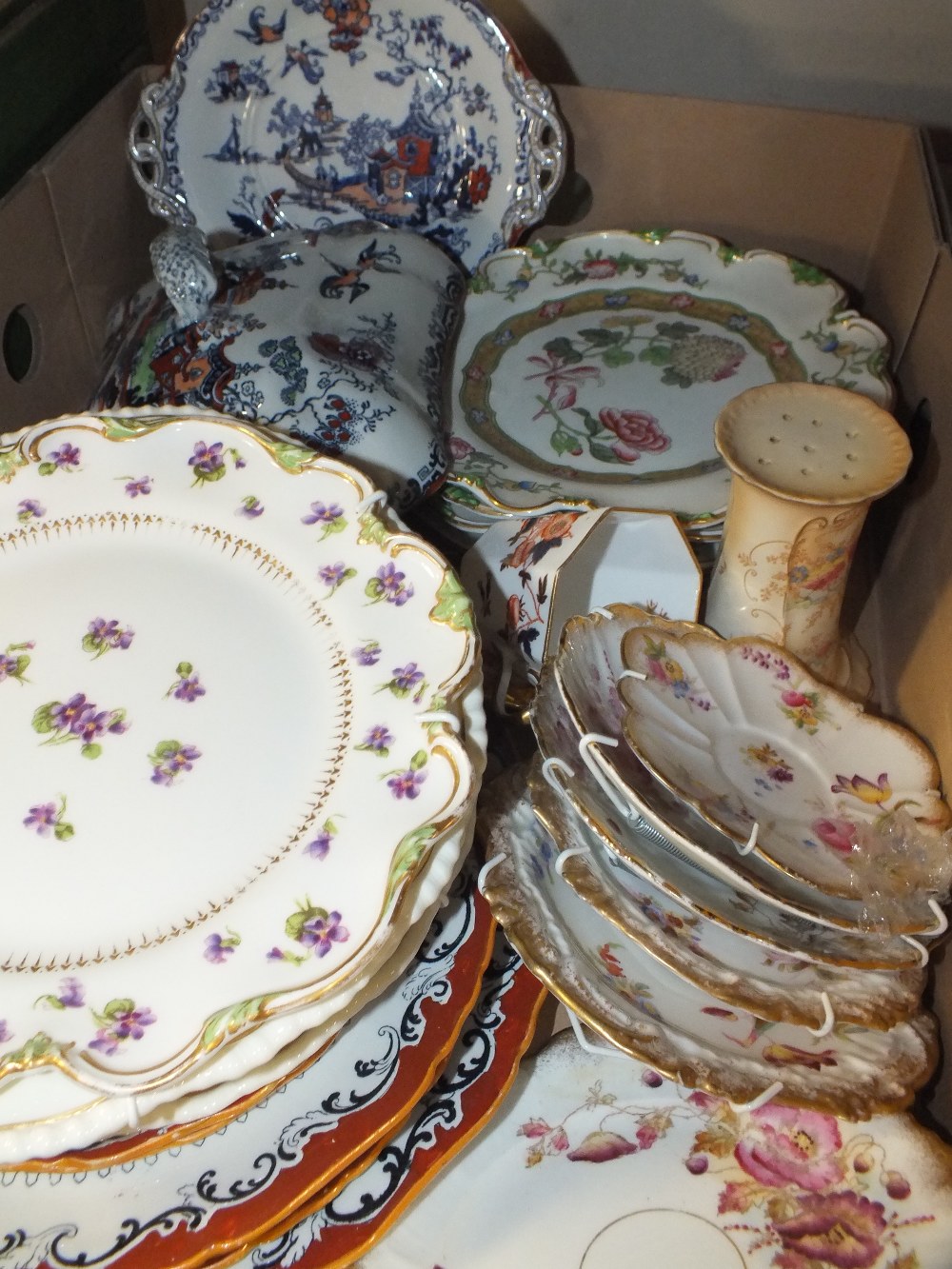 TWO TRAYS OF ASSORTED CERAMICS TO INCLUDE TUREENS, CABINET PLATES ETC - Image 3 of 3