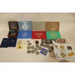 A QUANTITY OF ASSORTED COINS TO INCLUDE UNITED KINGDOM PROOF SETS, FIVE POUND COINS ETC.